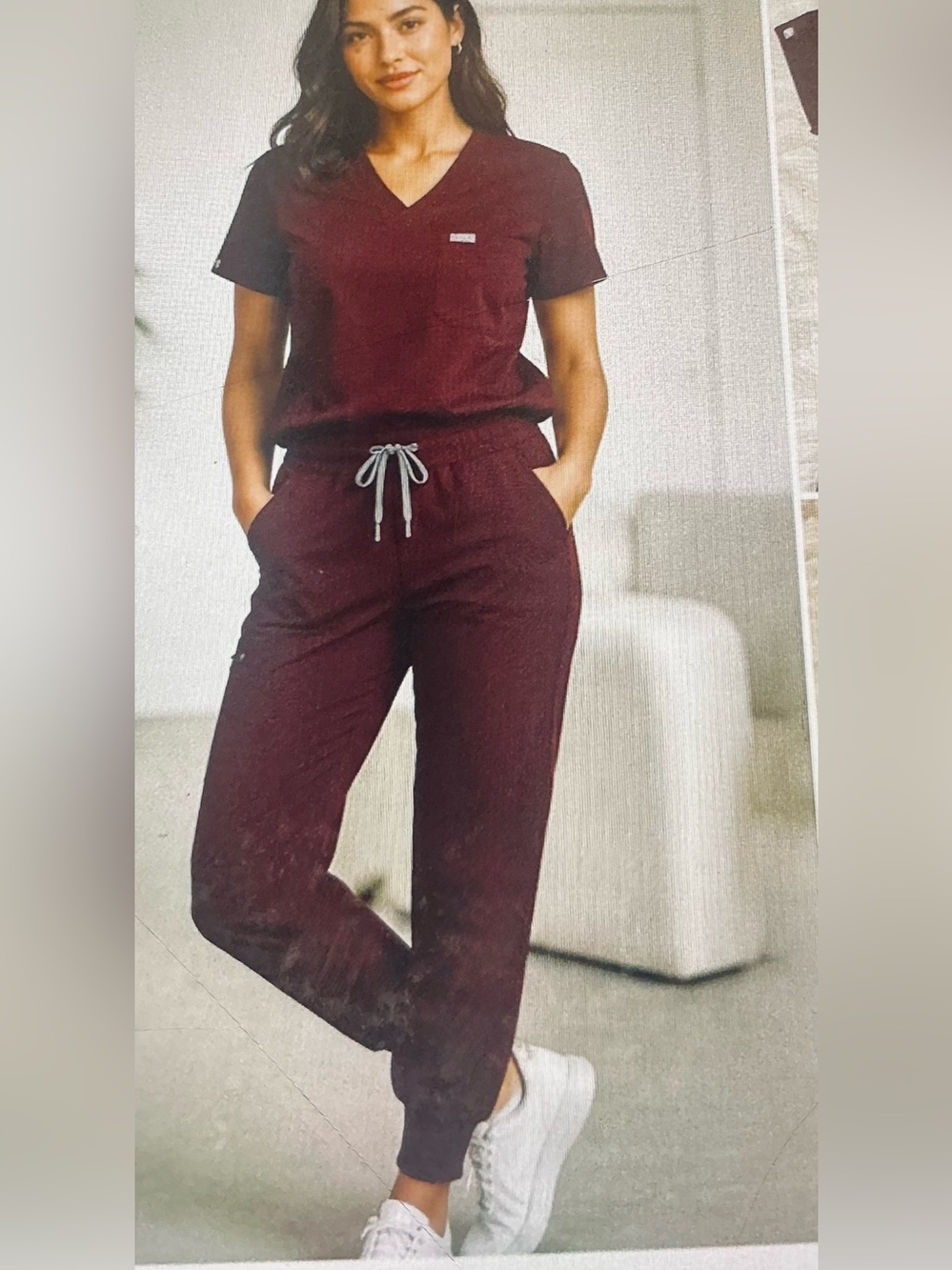 FIGS TECHNICAL COLLECTION BURGUNDY SCRUB SET MEDIUM V-NECK TOP JOGGER PANTS.